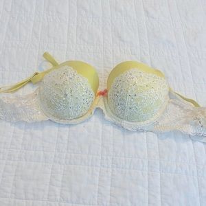 VS 34D (fits like a c) great condition bra; smoke free home 25$; paid 50$